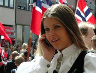 Mobiltelefon og bunad